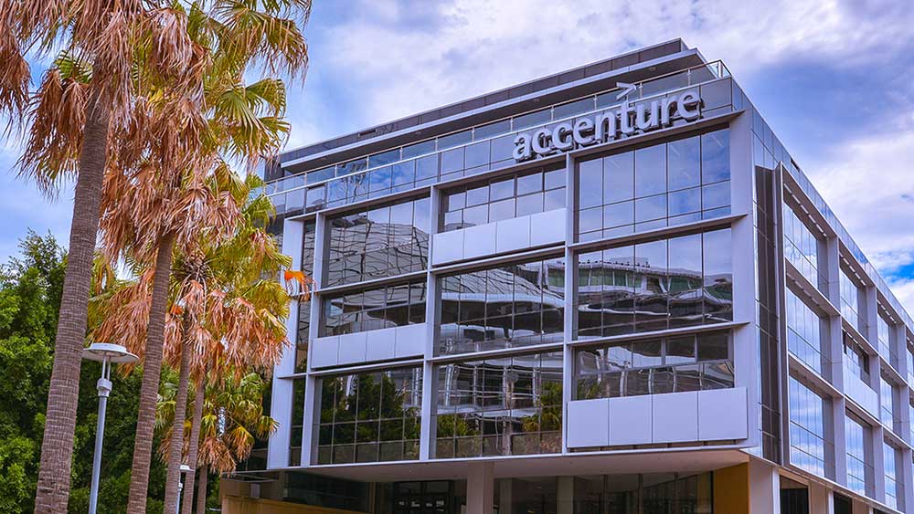 Ações da ACN: Accenture supera metas do 3º trimestre, mas novas reservas falham