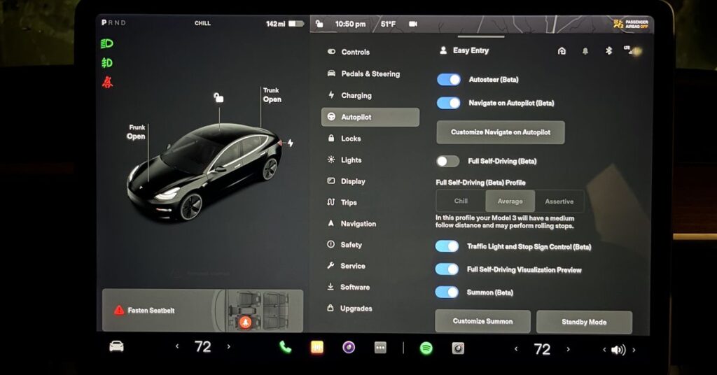 Hacker da Tesla descobre 'Modo Elon' secreto para direção totalmente autônoma sem usar as mãos
