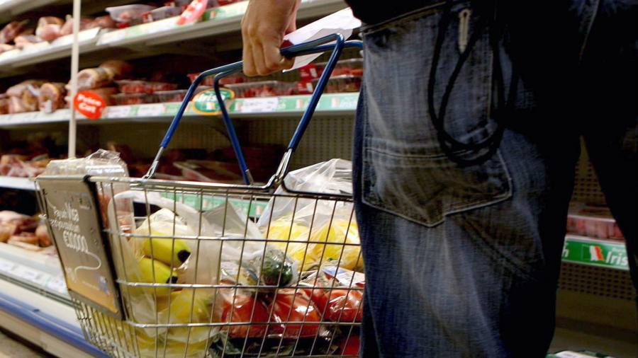 Inflação de supermercado no Reino Unido diminui pelo terceiro mês, mostram dados da Kantar