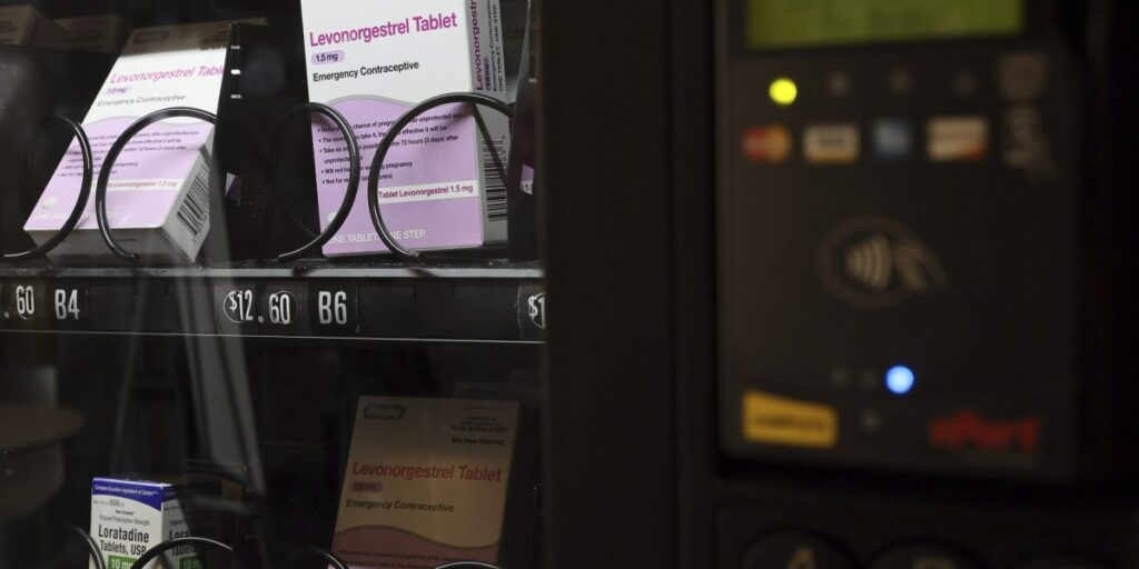 Máquinas de venda automática de pílulas abortivas Plano B no campus da faculdade